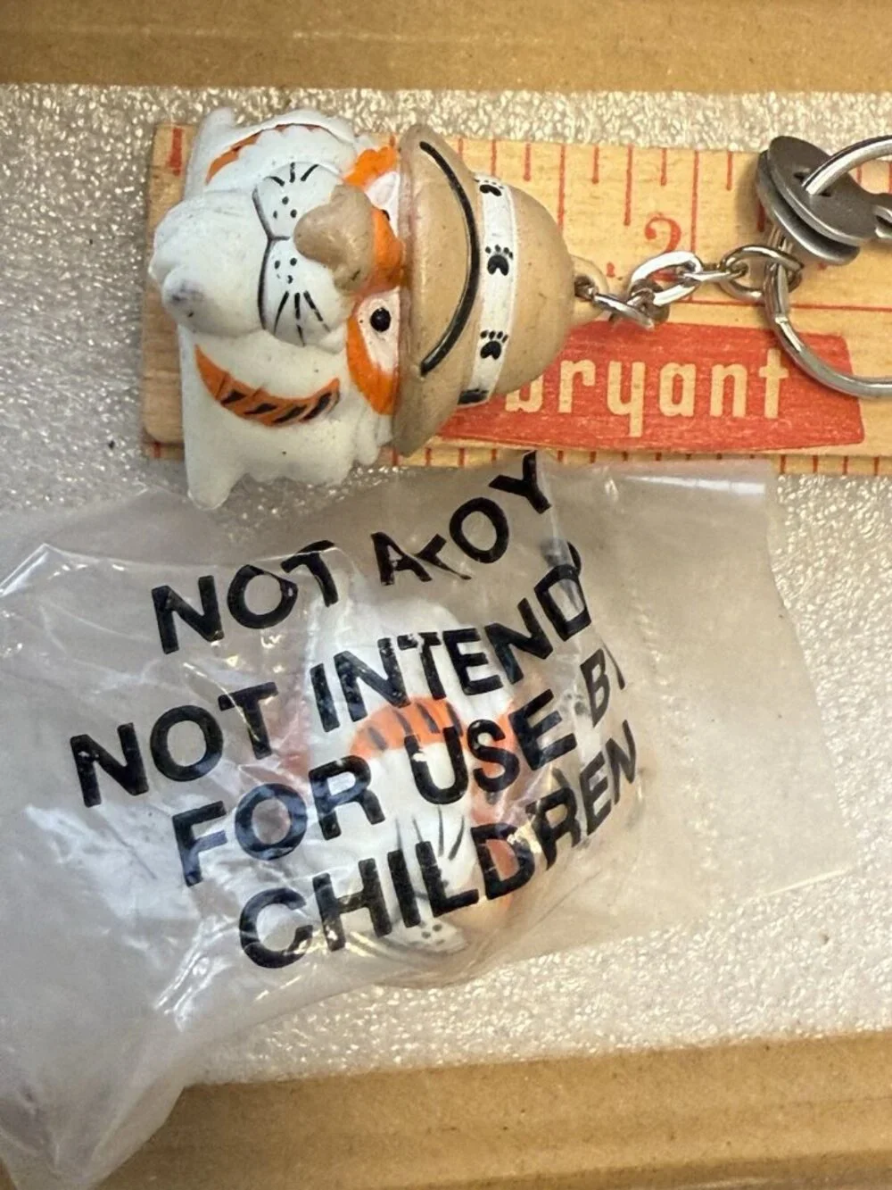 Vintage 1997 Exxon Corp Put A Tiger in Your Tank in Safari Hat Keychain Ring